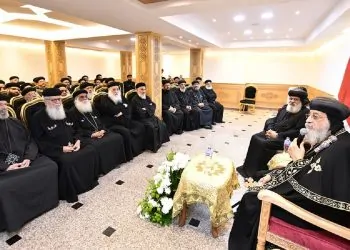 الأنبا ميخائيل أسقف إيبارشية حلوان يوضح للبابا تواضروس تاريخ إيبارشية حُلوان والمعصرة 13 البابا تواضروس الثاني