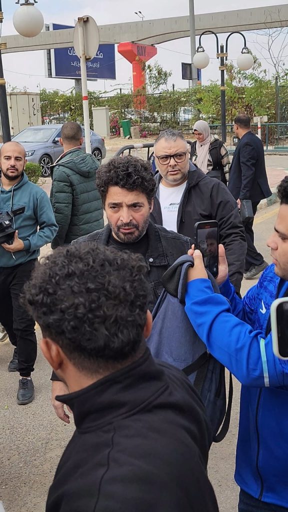 بالصور جنازة الملحن محمد رحيم و انهيار أسرته والفنان حميد الشاعري 2 جنازة الملحن محمد رحيم
