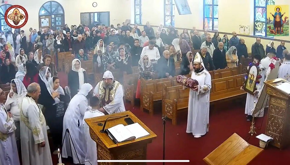 بالصور تطييب رفات الشهيد مار مينا العجائبي في عيده غربي كندا 4 تطييب رفات القديس مار مينا العجائبي
