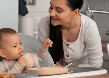 وزارة الصحة تحذر الأمهات من أطعمة تسبب اختناق للأطفال الأصغر من 3 أعوام 10 وزارة الصحة تحذر الأمهات من أطعمة تسبب اختناق للأطفال الأصغر من 3 أعوام