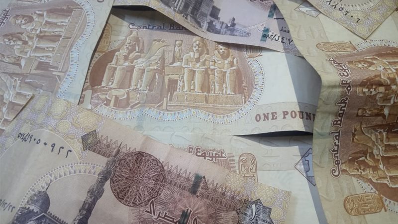 العملات الورقية عقوبات صارمة لهؤلاء بعد شائعات إلغاء الجنيه والخمسين قرش 2 عقوبة الامتناع عن التعامل بالعملات الورقية