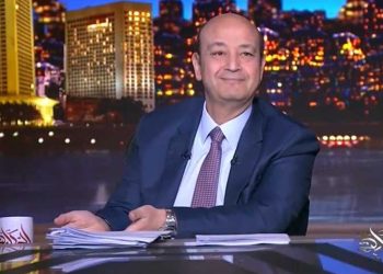 عمرو أديب يثير الجدل ويدعو لتقنين استخدام الحشيش كدواء في مصر
