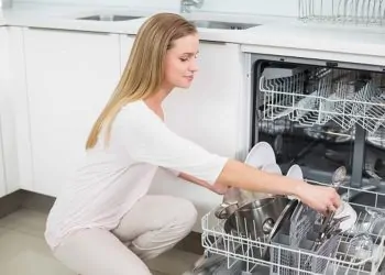 نصائح للحفاظ على غسالة الأطباق وأشياء احذر من وضعها بداخلها