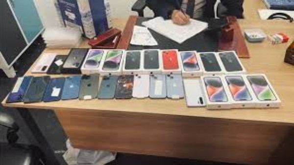 شروط جديدة لدخول الهواتف المحمولة كم عدد المسموح للمسافر إحضارها من الخارج الجمارك ترد 3 شروط جديدة لدخول الهواتف المحمولة