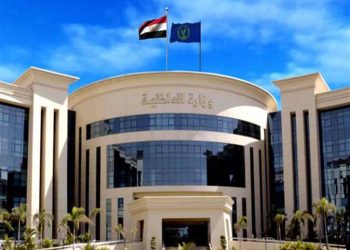 مداهمة محل شهير بالتجمع