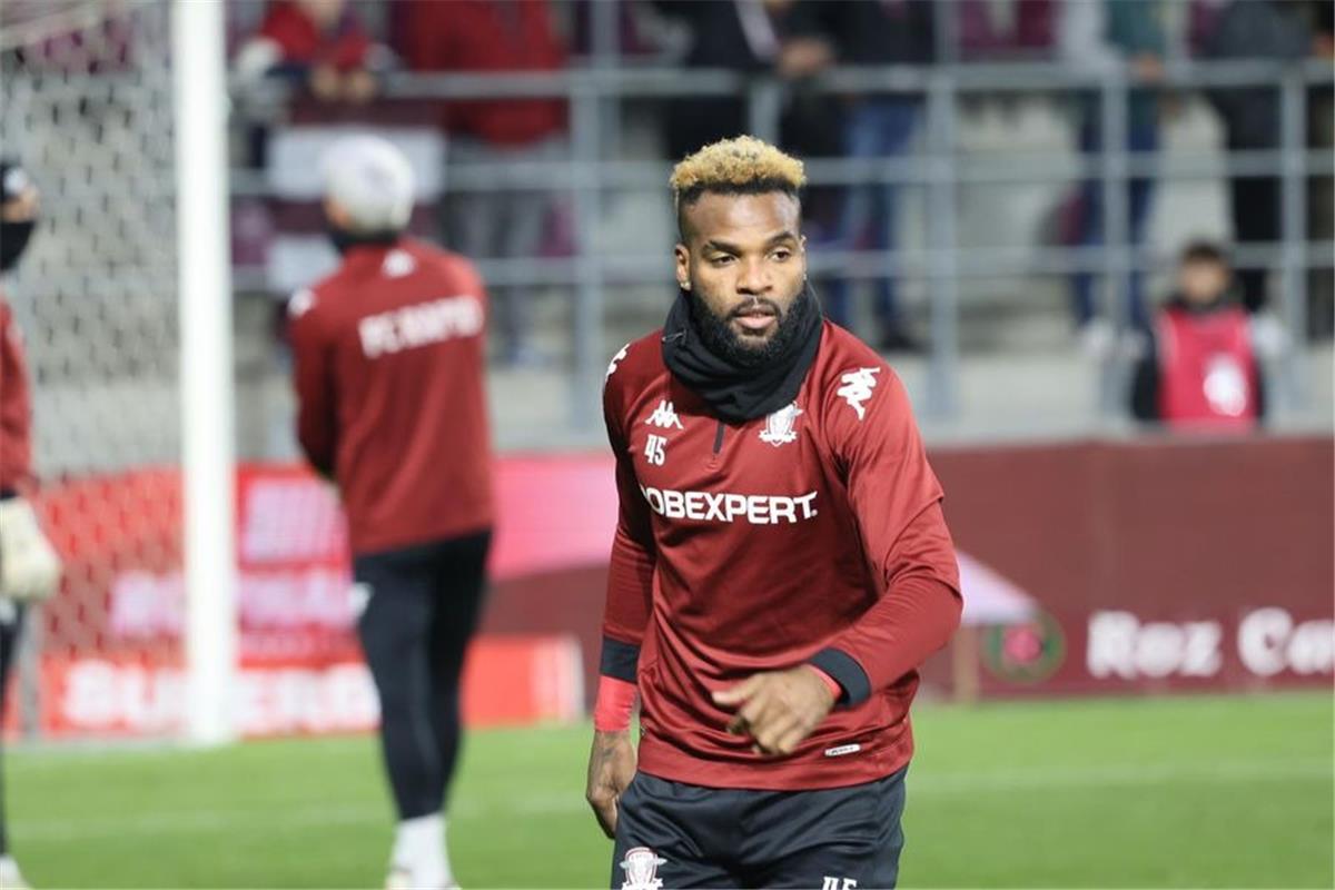 أول رد من اللاعب آرون بوبيندزا على شكوى الزمالك ضده في فيفا 3 بوبيندزا