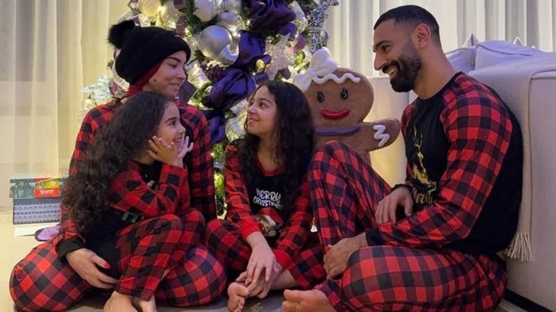 محمد صلاح يحتفل بالكريسماس ويهنئ متابعيه بعيد الميلاد بالبيجاما والشجرة 2 تفاصيل صورة محمد صلاح