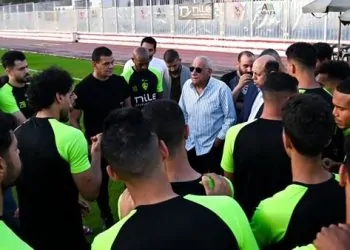 لاعبو الزمالك يطالبون بمستحقاتهم المتأخرة وحسين لبيب يبلغهم بموعد السداد