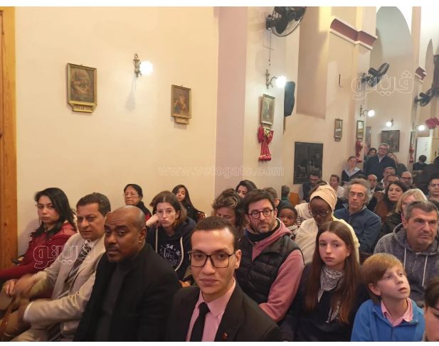 بالصور قداس عيد الميلاد من كنيسة الفرنسيسكان بالأقصر بمشاركة سائحون من جنسيات مختلفة 4 تأمين فعاليات عيد الميلاد