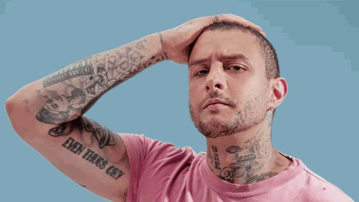 أبويا كان أحسن منه شاهد كيف هاجم أحمد الفيشاوي الزعيم عادل إمام 4 أحدث أعمال أحمد الفيشاوي