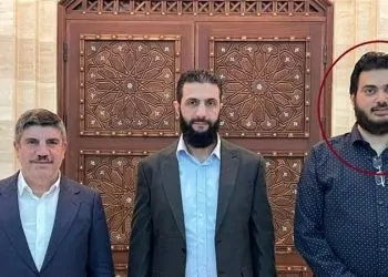 الجولاني يوجه رسالة إلى مصر بعد ظهور مطلوب أمنيا معه في صورة