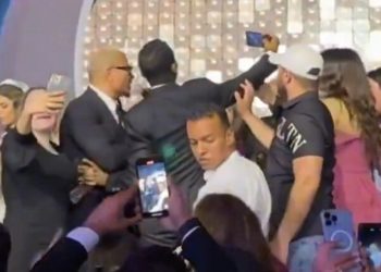 تغريم عمرو دياب مبلغ 200 جنيه وبراءة الشاب المصفوع سعد أسامة وتعويضه 10 آلاف جنيه
