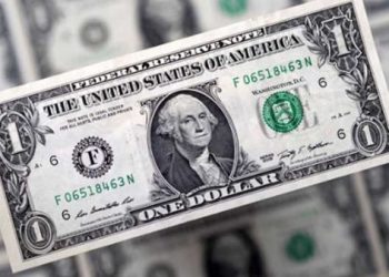 قبل اجازة البنوك الدولار لأول مرة يكسر حاجز الـ 50 جنيه ويسجل هذا الرقم