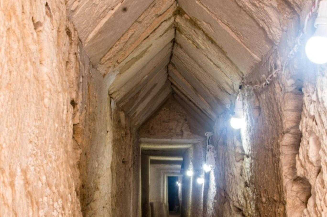 الإسكندرية تكشف عن تفاصيل النفق الصخري المكتشف عمقه 13 مترا تحت الأرض وطوله 1.3 كم 2 تفاصيل النفق الصخري المكتشف عمقه 13 مترا