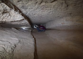 تفاصيل النفق الصخري المكتشف