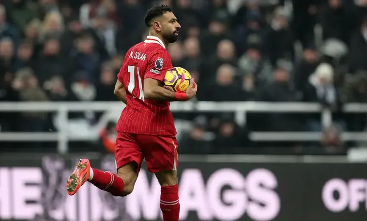 ليفربول يتجاهل صلاح وعرض سعودي ضخم للاعب 1 عقد محمد صلاح مع ليفربول