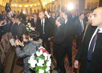 شاهد ما فعله الرئيس السيسي مع الأقباط  بكاتدرائية ميلاد المسيح في ليلة عيد الميلاد
