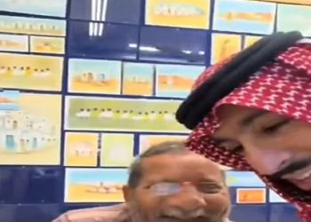 فيديو متداول لشاب خليجي يثير الغضب خلال لقائه صاحب محل مسيحي بمصر يكفر المسيحيين ويرفض تهنئة رأس السنة