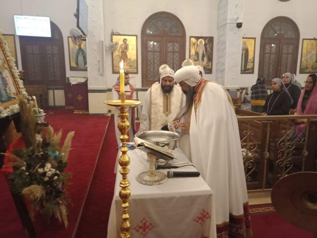 معلومات عن طقس اللقان فى عيد الغطاس المجيد الكنائس الأرثوذكسية تقيمه 19 يناير 2 طقس اللقان فى عيد الغطاس
