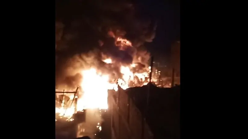 تفاصيل فصل التيار الكهربائي عن منطقة الزرايب والكشف عن الإصابات في الحريق 3 حريق منطقة الزرايب