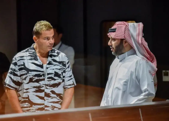 عمرو دياب و تركي آل شيخ
