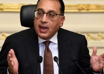 الحكومة تعلن إطلاق حزمة حماية اجتماعية وزيادة في الرواتب