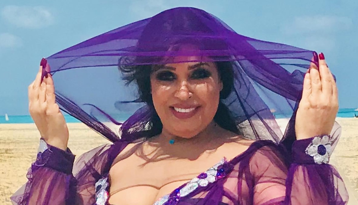بحكبوا أوي فيفي عبده تهنئ الأقباط عيد مجيد عليكم 2 fifi ab