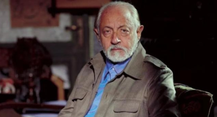 بتحصل كل يوم عادي أول تعليق من عبد العزيز مخيون بعد دهس نجله لـ 3 أشخاص 1 الفنان عبد العزيز مخيون