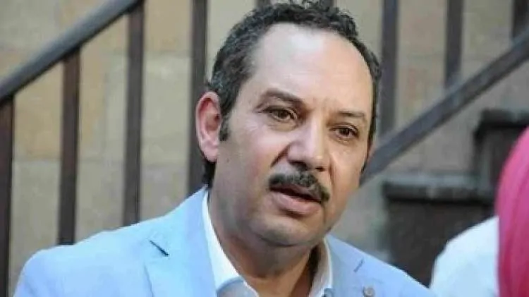 تفاصيل نجاة الفنان كمال أبو رية عقب إنقلاب سيارته أعلى وصلة دهشور في أكتوبر 1 الفنان كمال أبو رية