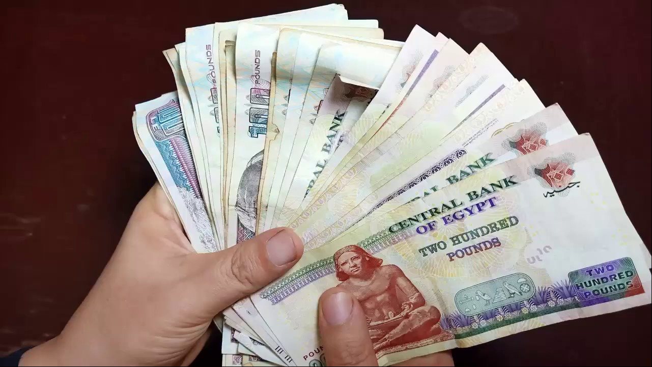 المالية تحسم الجدل حول تبكير معاشات مارس 2025 وتكشف حقيقة الزيادة لجميع الشرائح قبل رمضان 2 الإعلامي أحمد موسى عن موعد زيادة المرتبات والمعاشات