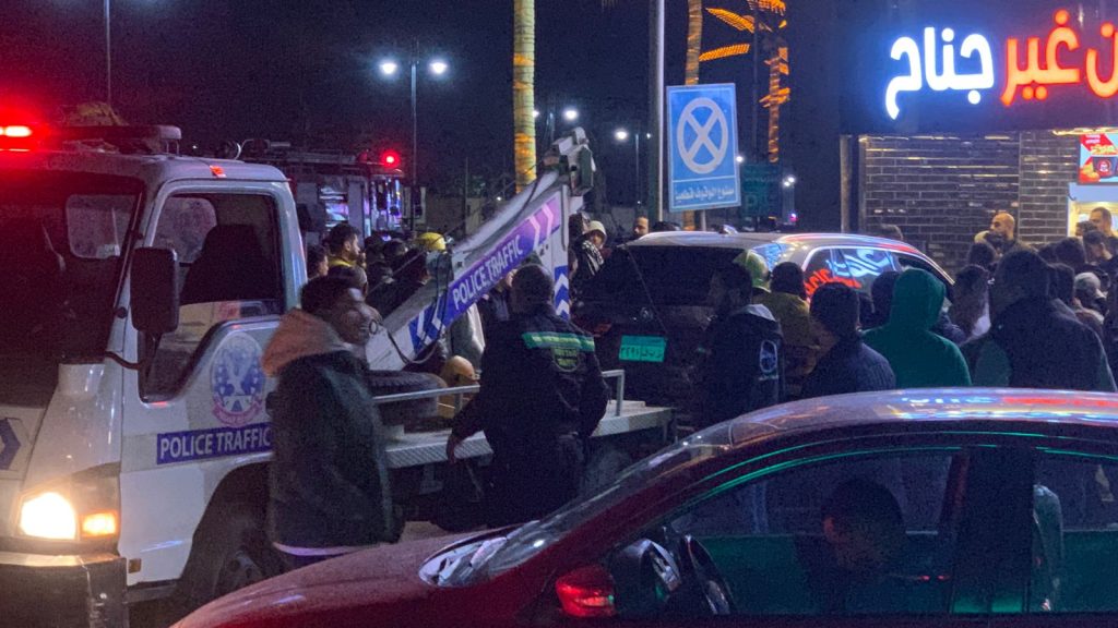 بالصور اقتحام سيارة محل مأكولات في بورسعيد وتصيب شخصين و وفاة قائد السيارة إثر غيبوبة سكر 2 اقتحام سيارة محل مأكولات في بورسعيد