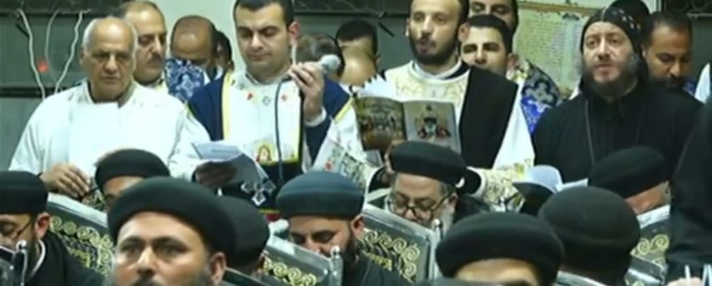 بالصور ديرمواس تستقبل جثمان المطران الأنبا أغابيوس بالدموع 2 إيبارشية ديرمواس تستقبل جثمان المطران الأنبا أغابيوس