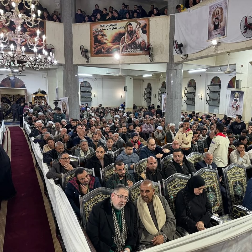 بالصور ديرمواس تستقبل جثمان المطران الأنبا أغابيوس بالدموع 3 إيبارشية ديرمواس تستقبل جثمان المطران الأنبا أغابيوس