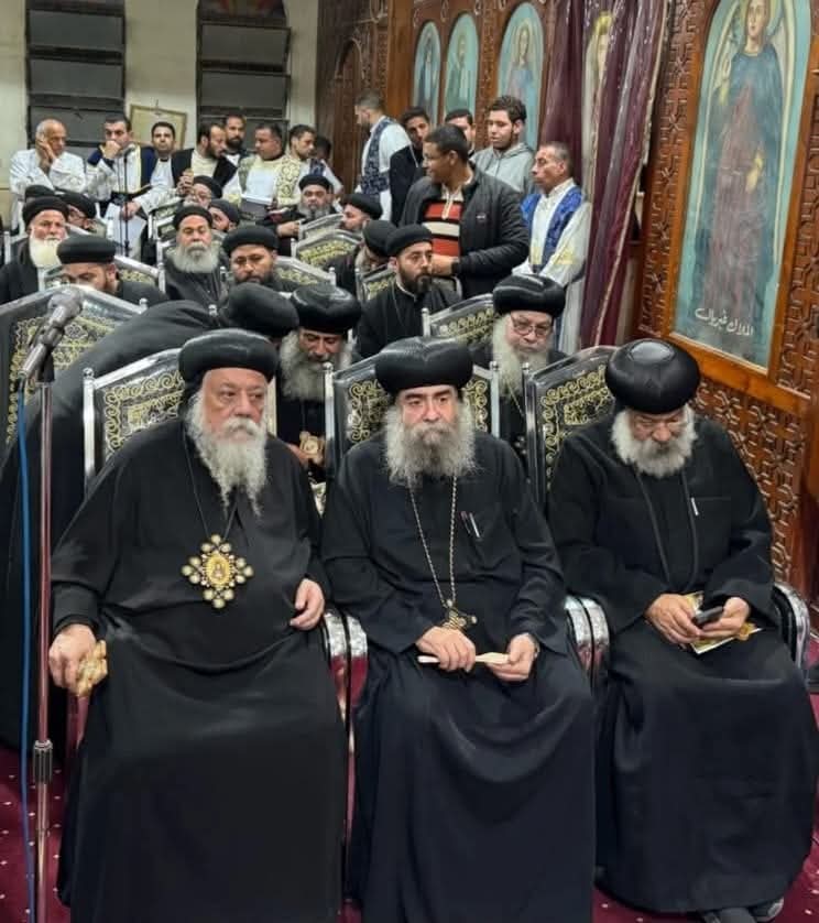 بالصور ديرمواس تستقبل جثمان المطران الأنبا أغابيوس بالدموع 5 إيبارشية ديرمواس تستقبل جثمان المطران الأنبا أغابيوس