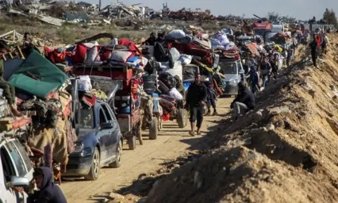 خطة دونالد ترامب للتهجير غير قابلة للتنفيذ وتشعل المنطقة ورئيس الاستخبارات يحذر 2 خطة دونالد ترامب للتهجير