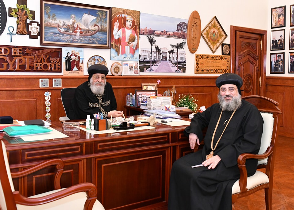 بالصور تفاصيل لقاء البابا تواضروس الثاني في المقر البابوي مع الأنبا ثيؤدوسيوس ونيافة الأنبا فيلوباتير 3 لقاء البابا تواضروس الثاني بنيافة الأنبا فيلوباتير