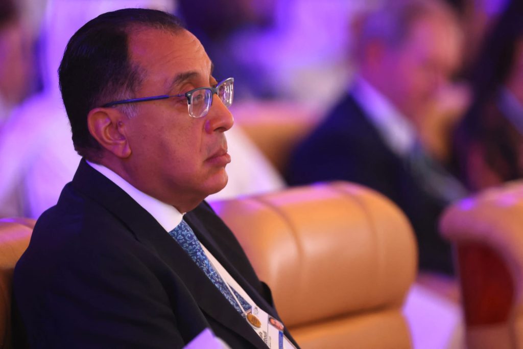 رسالة عمرو أديب لرئيس الحكومة عن إقرار حزمة اجتماعية جديدة ماتديش باليمين وتاخد بالشمال ولا تنسى اصحاب المعاشات 3 رسالة عمرو أديب لرئيس الحكومة