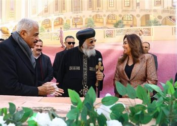 بالصور الدكتورة منال عوض وزيرة التنمية المحلية تشارك في تدشين البابا تواضروس لكنيسة بمدينتي