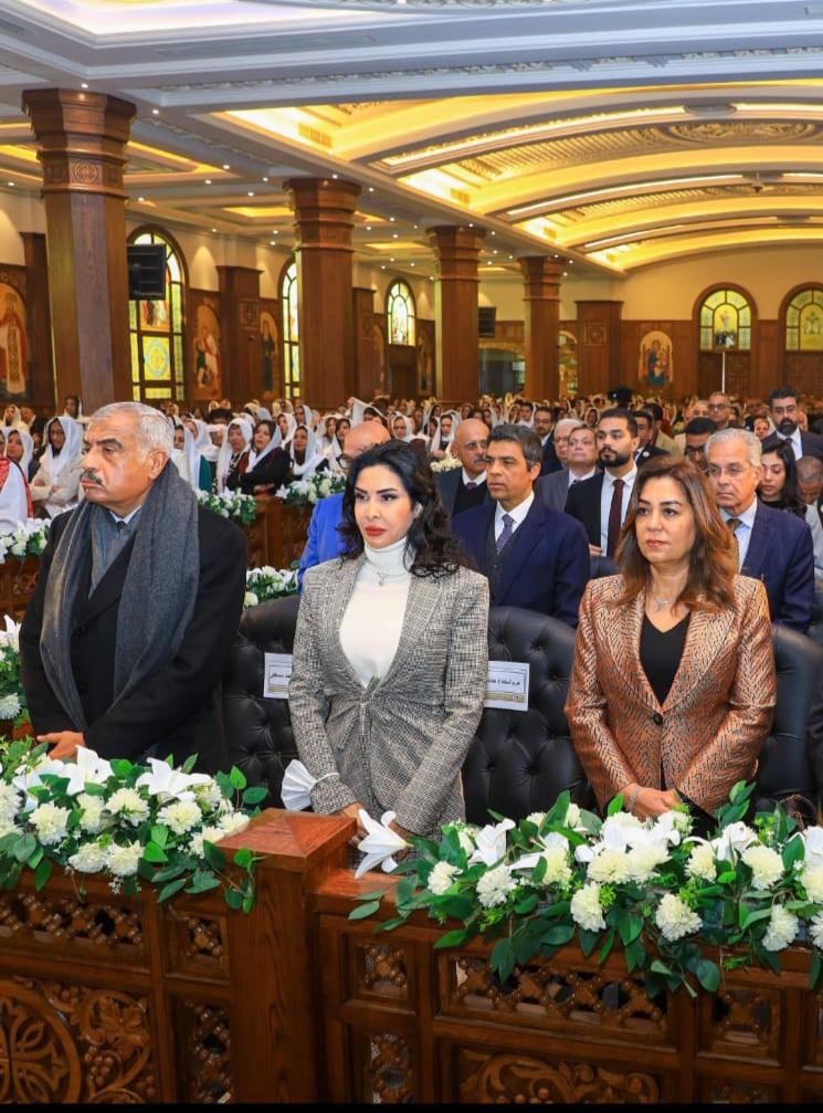 بالصور الدكتورة منال عوض وزيرة التنمية المحلية تشارك في تدشين البابا تواضروس لكنيسة بمدينتي 2 الدكتورة منال عوض وزيرة التنمية المحلية