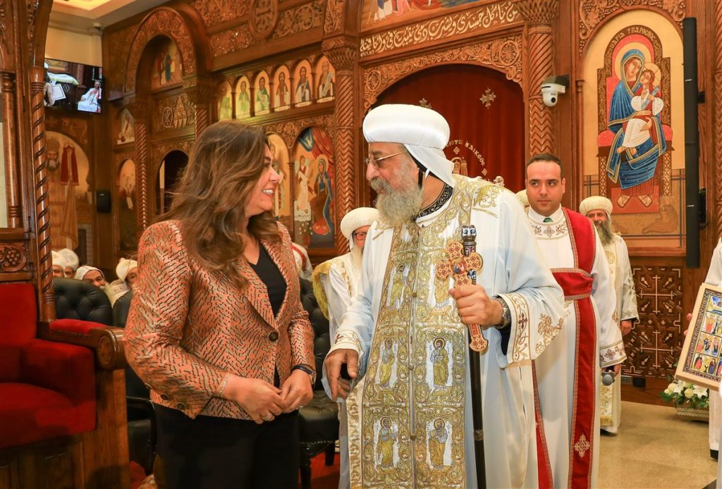 بالصور الدكتورة منال عوض وزيرة التنمية المحلية تشارك في تدشين البابا تواضروس لكنيسة بمدينتي 3 الدكتورة منال عوض وزيرة التنمية المحلية