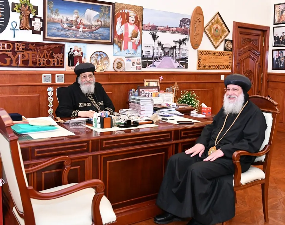 بالصور تفاصيل لقاء البابا تواضروس الثاني برئيس مجلس إدارة مؤسسة الأهرام ونقيب أطباء البحيرة 4 البابا تواضروس يلتقي بنيافة الأنبا فام
