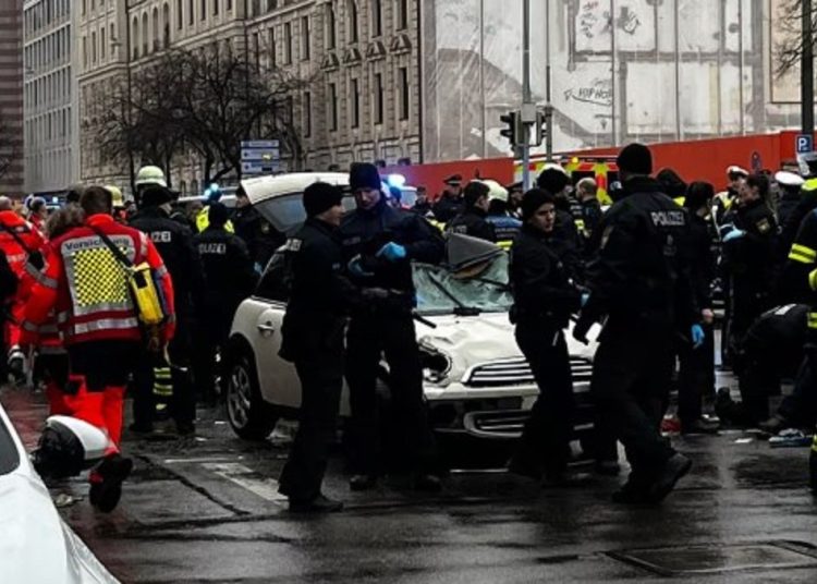 عاجل بالصور حادث دهس في ألمانيا وإصابة 20 شخص تزامناً مع انعقاد مؤتمر ميونخ للأمن 1 2018 4 8 10 47 37 884 399