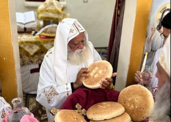 بالصور رسامة شمامسة جدد بيد الأنبا جوارجيوس أسقف مطاي