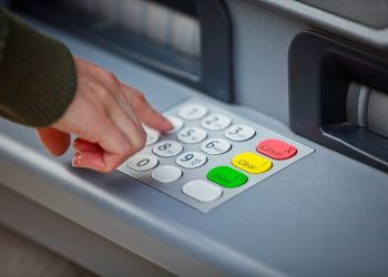 رسوم السحب بالفيزا من ماكينات الـ ATM بعد تثبيت سعر الفائدة