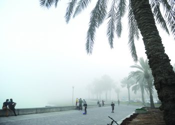 الأرصاد الجوية تحذر من رياح مثيرة للأتربة وأمطار تضرب هذه المدن