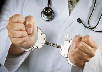 الأمن يكشف تفاصيل القبض على مسجل جنائي فاتح عيادة بالتجمع الخامس ومنتحل صفة طبيب 13 القبض على مسجل جنائي