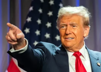 جملة فجرها ترامب يدق بها طبول الحرب التجارية 7 دونالد ترامب في ولايته الثانية يشعل فتيل الحرب التجارية العالمية