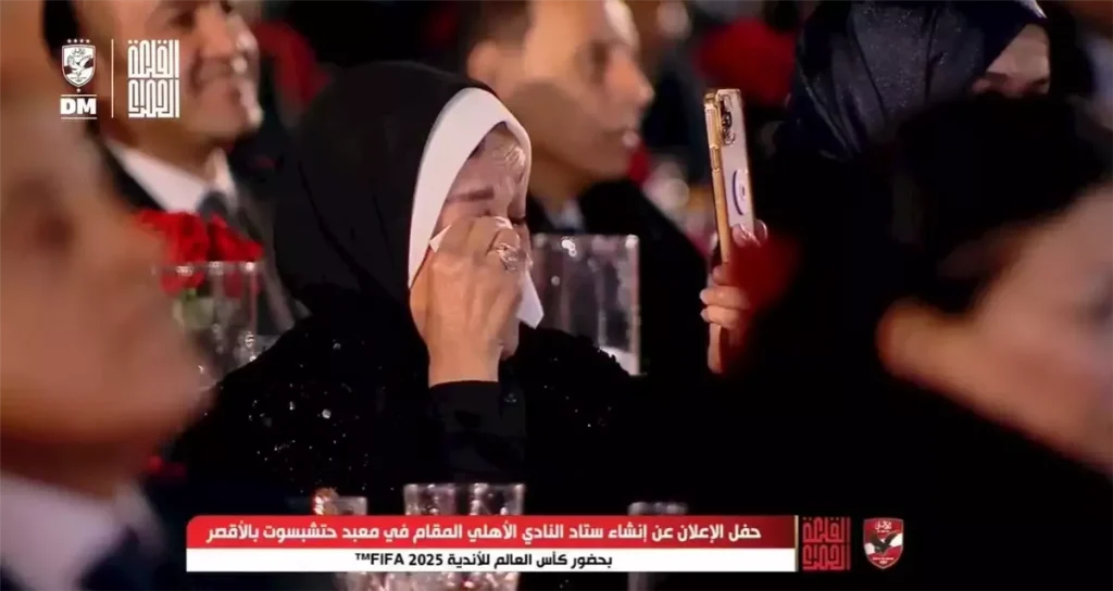 بالصور من هي نيرفين فريد زوجة محمود الخطيب بكت أثناء كلمته 3 بكاء زوجة محمود الخطيب