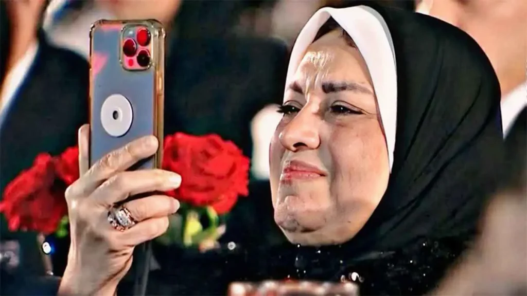 بالصور من هي نيرفين فريد زوجة محمود الخطيب بكت أثناء كلمته 4 بكاء زوجة محمود الخطيب