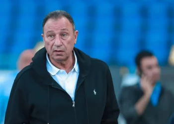 رئيس الأهلي يواصل متابعة النادي